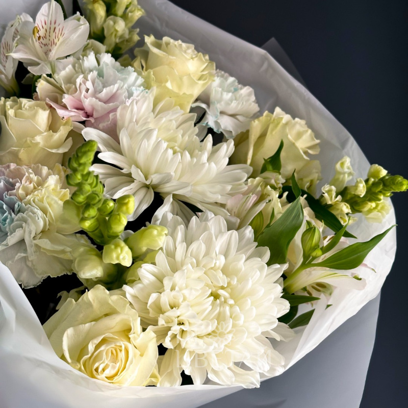 Сборный букет с хризантемой «Весенний привет» 1