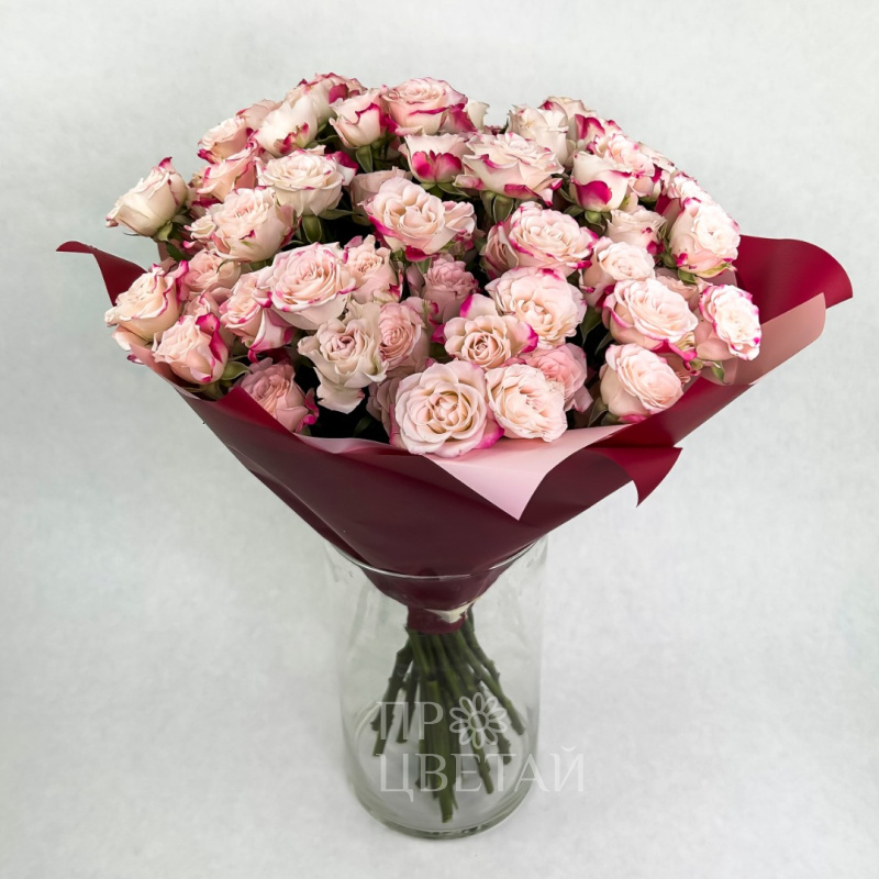 Букет из 15 кустовых роз «Нежные чувства»