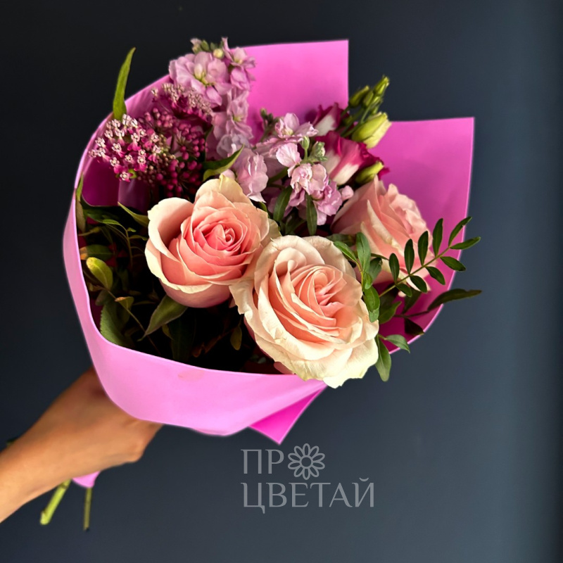 Сборный букет с эустомой «Мелодия весны»