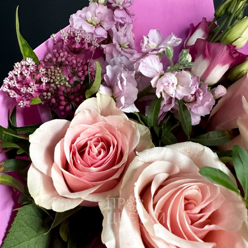 Сборный букет с эустомой «Мелодия весны» 1