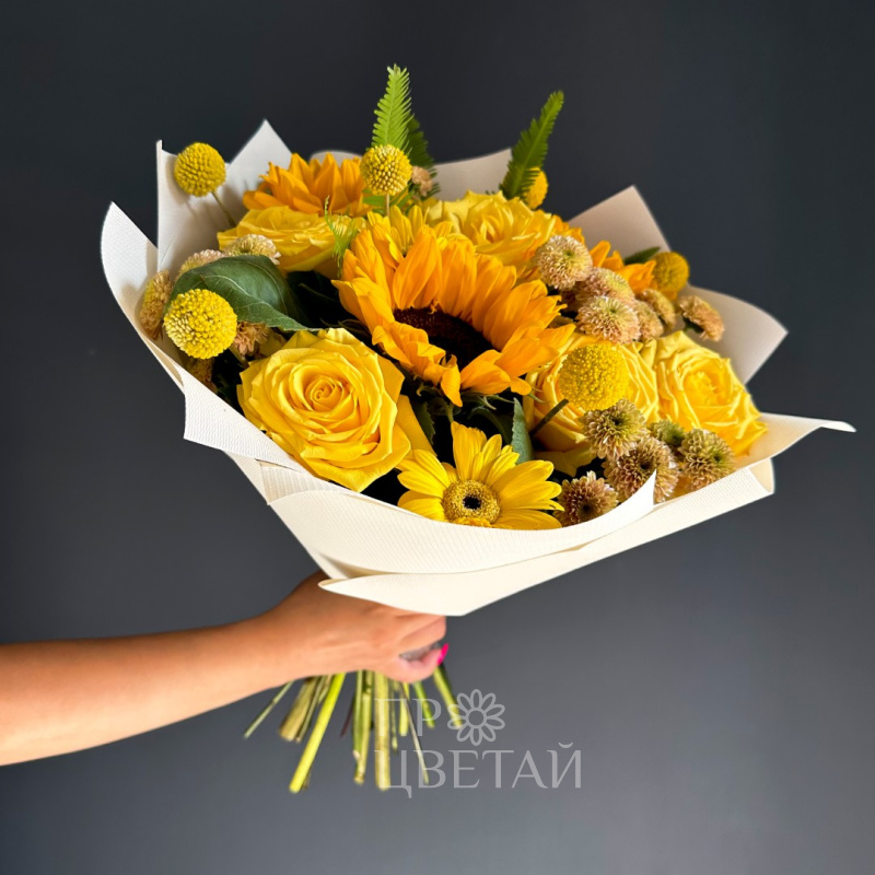 Сборный букет с подсолнухом «Настроение»