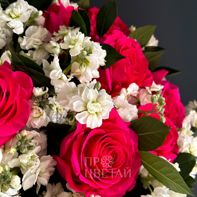 Сборный букет с маттиолой «Красно - белое» 1