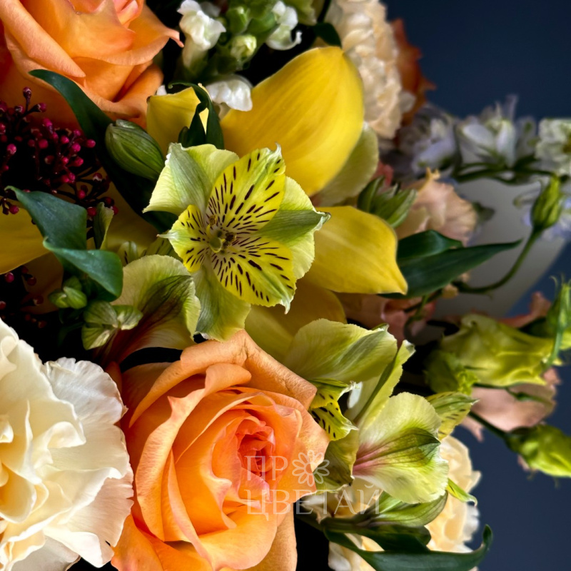 Сборный букет с орхидеей «Микс» 1