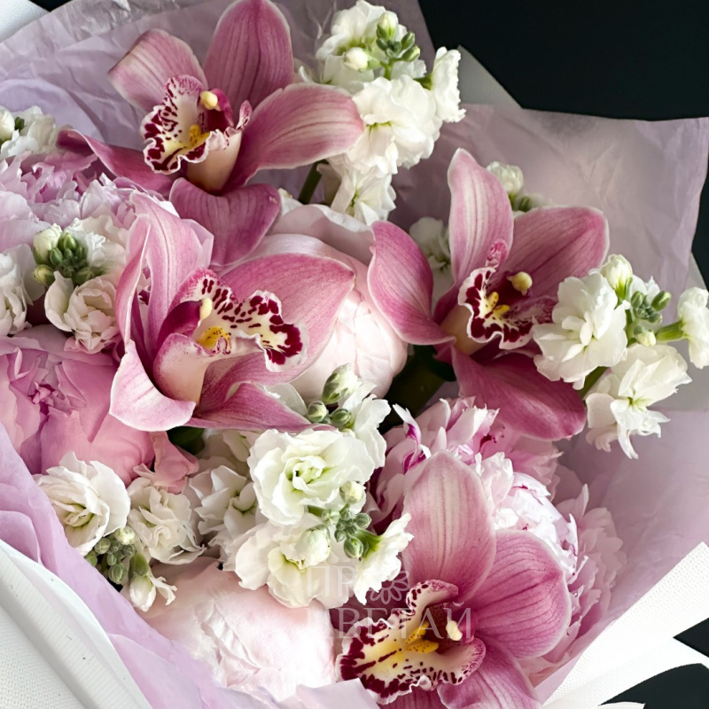 Сборный букет с пионами «Розовое облако» 1