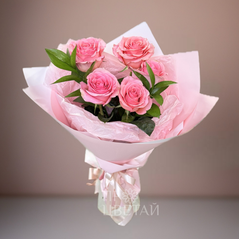 Букет из 5 роз с рускусом «Нежный» 1