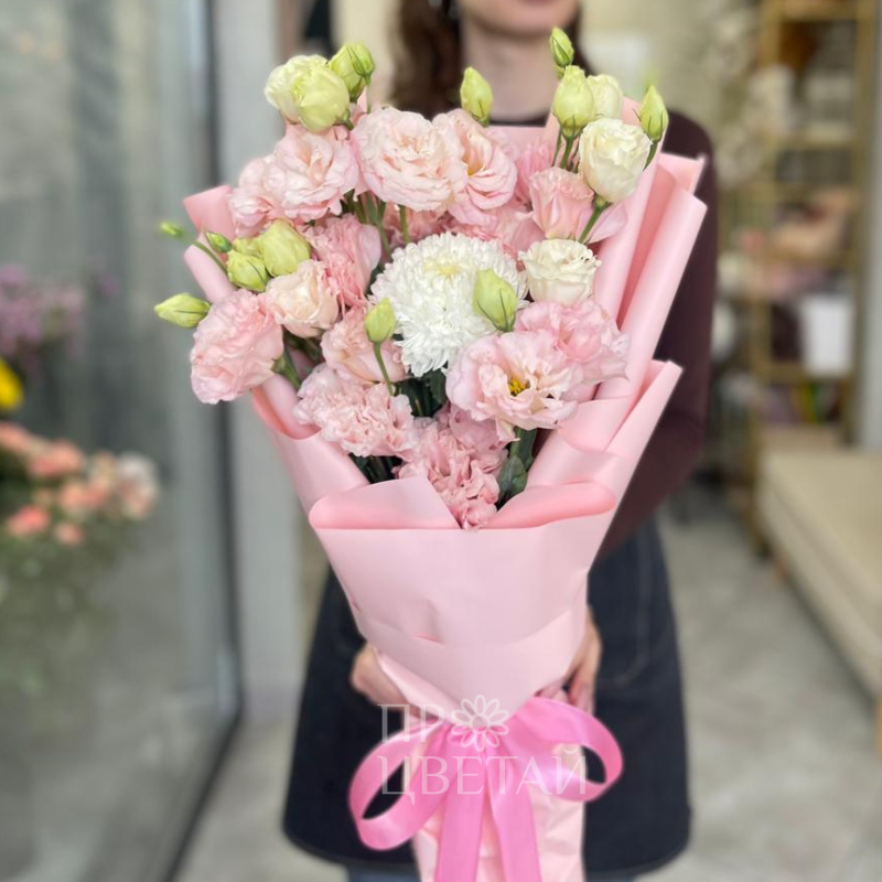 Сборный букет с эустомами