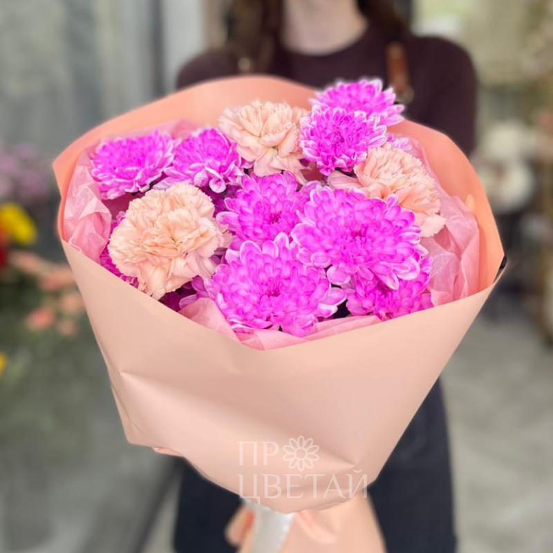 Сборный букет с хризантемами