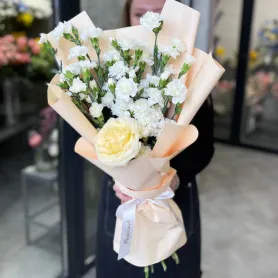 Сборный букет с пионовидной розой  от интернет-магазина «Процветай» в Хабаровске