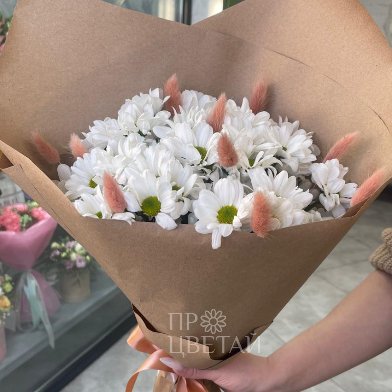 Топ моно букет из хризантем с лагурусом 2