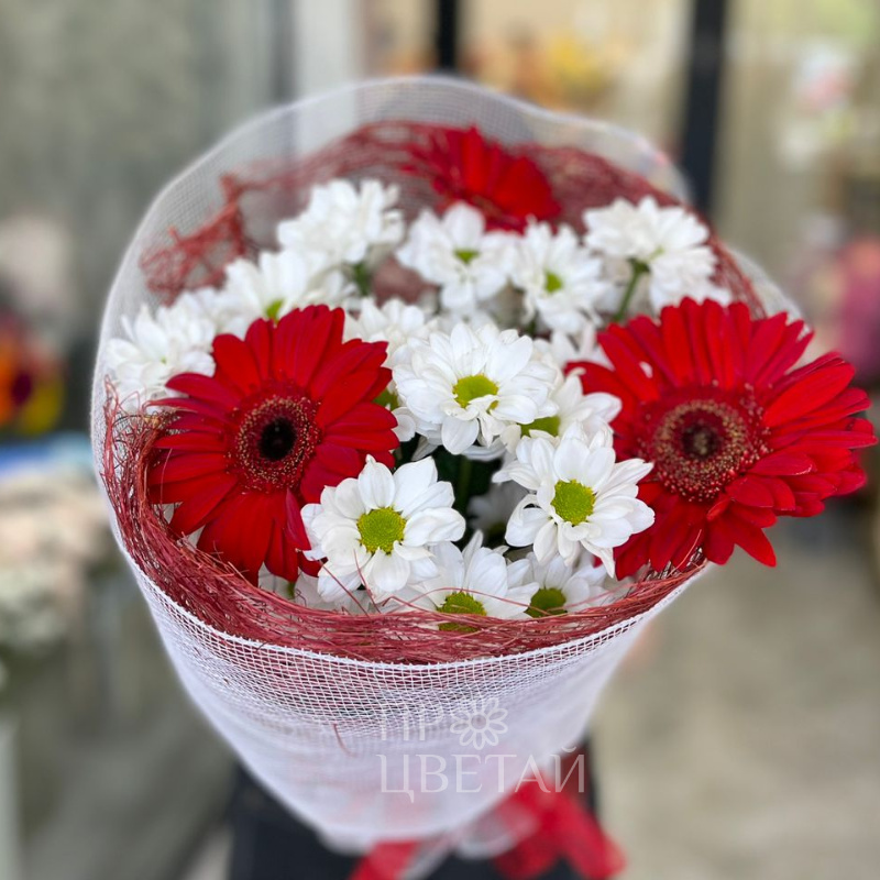 Букет с герберами и ромашками 1