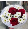 Букет из роз и ромашек
