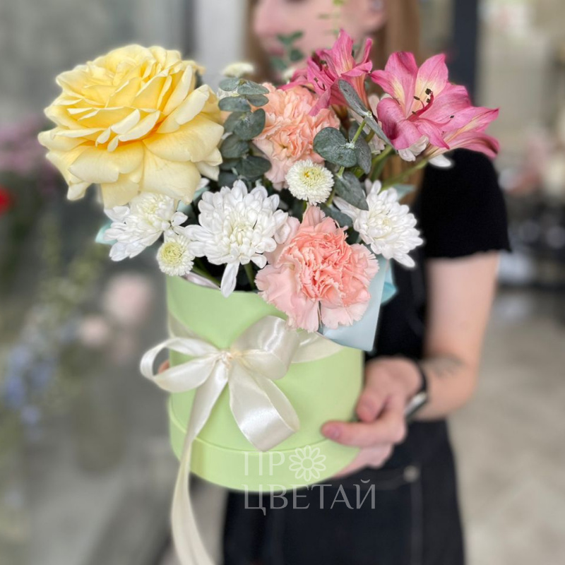 Бокс с пионовидной розой