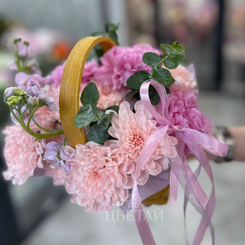 Нежная корзинка с маттиолой 1