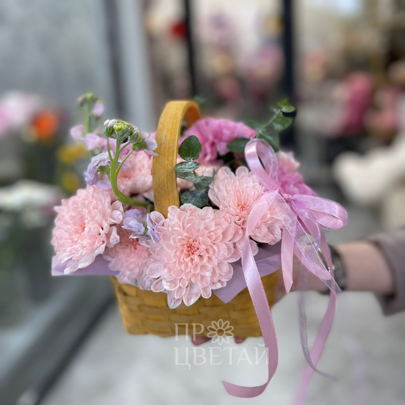 Нежная корзинка с маттиолой