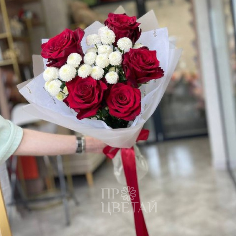 Букет с хризантемой и розами 2