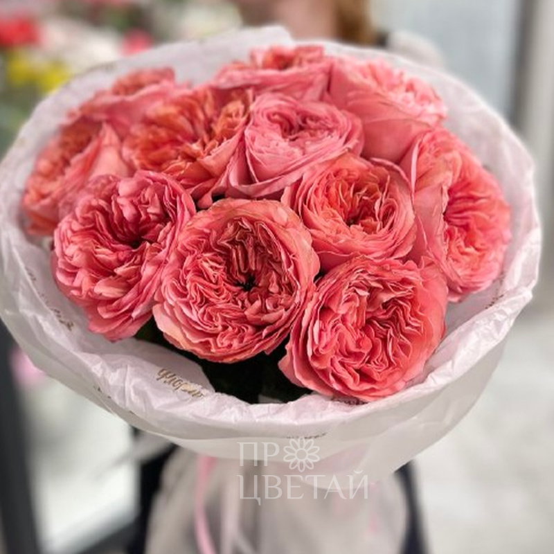 Шикарный букет из пионовидных роз