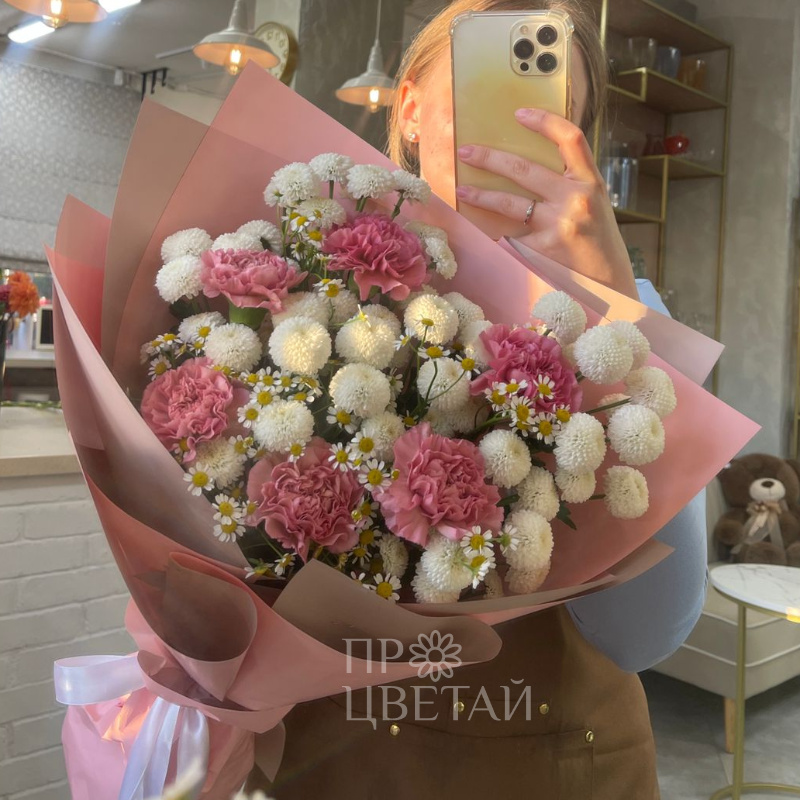 Букет с гвоздиками «Приятные впечатления»