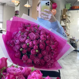 Букет из кустовых роз «Бутоны любви» от интернет-магазина «Процветай» в Хабаровске