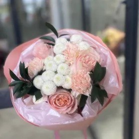 Букет с розами «Прекрасная классика» от интернет-магазина «Процветай» в Хабаровске