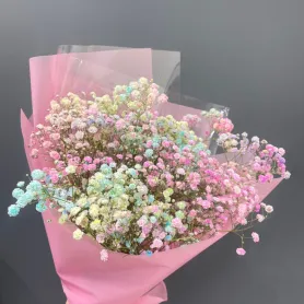 Букет из цветной гипсофилы от интернет-магазина «Процветай» в Хабаровске