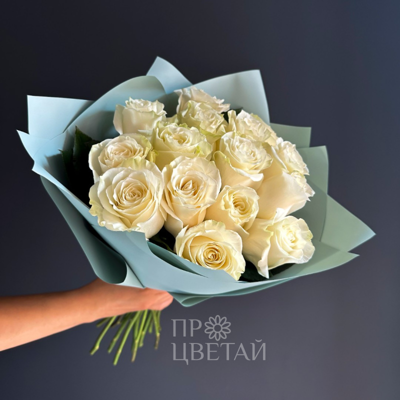 Монобукет из 15 белых роз Классика