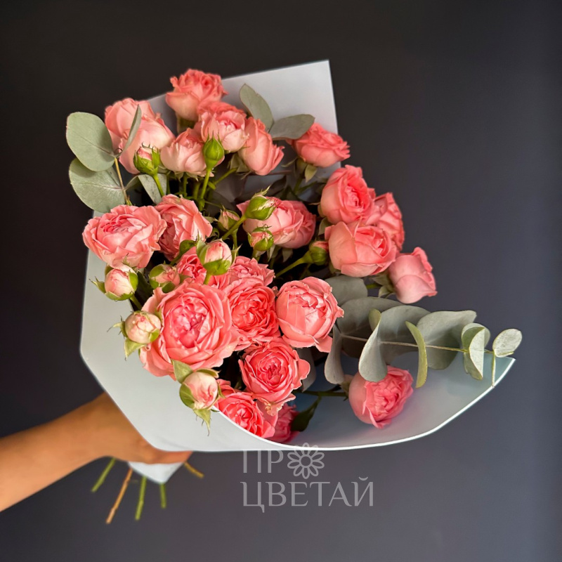 Букет из кустовых роз