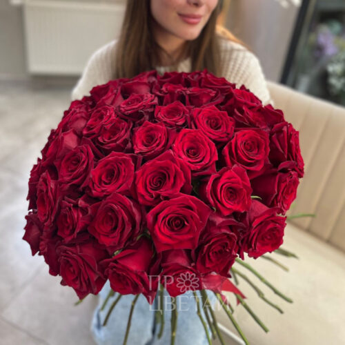 45 рубиновых роз