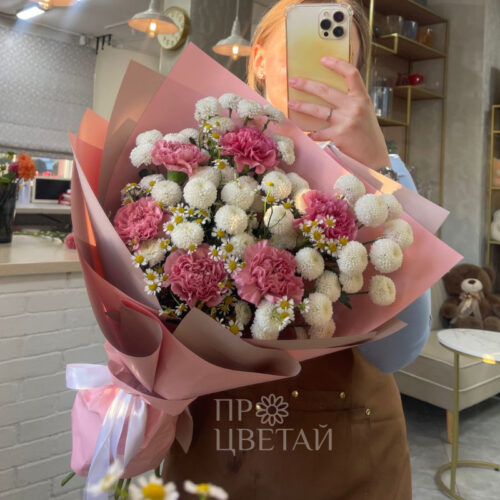 Букет с гвоздиками «Приятные впечатления»